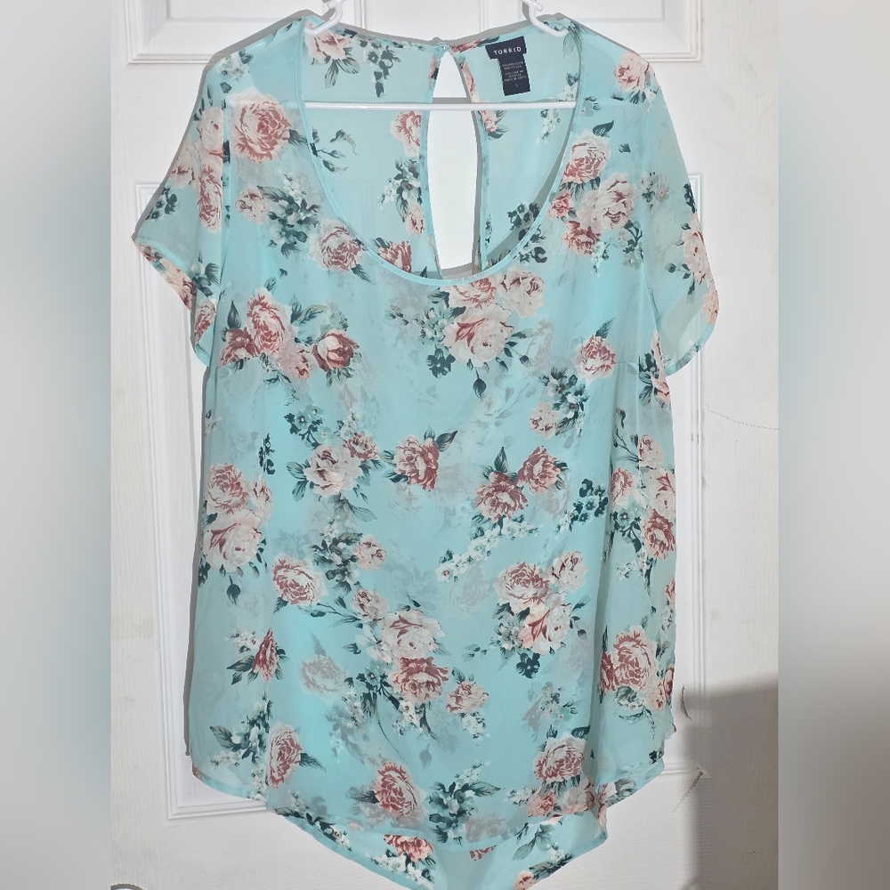 05 - Torrid sz 1 floral Blouse